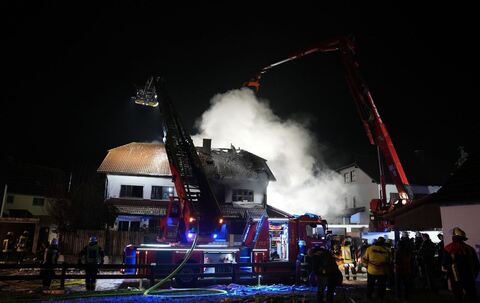 Doppelhaushälfte in Vollbrand