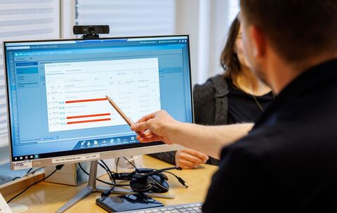 Hausarzt lädt Dokumente in eine elektronische Patientenakte