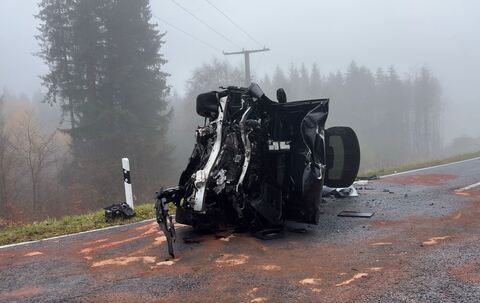 Zwei Tote bei Frontalcrash auf Landstraße