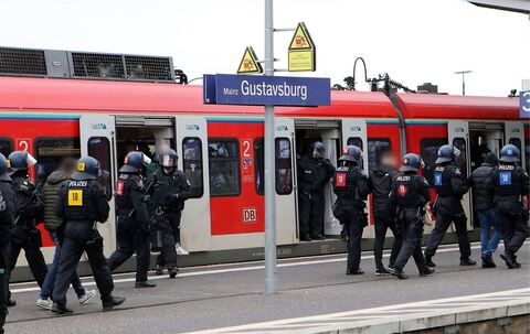 Polizei-Einsatz bei Fußballspiel