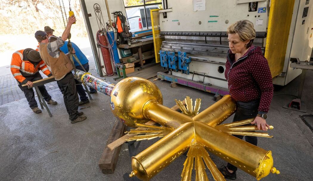 Zugspitz-Gipfelkreuz wird ins Tal geflogen und restauriert