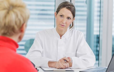 Patientin und Ärztin im Gespräch