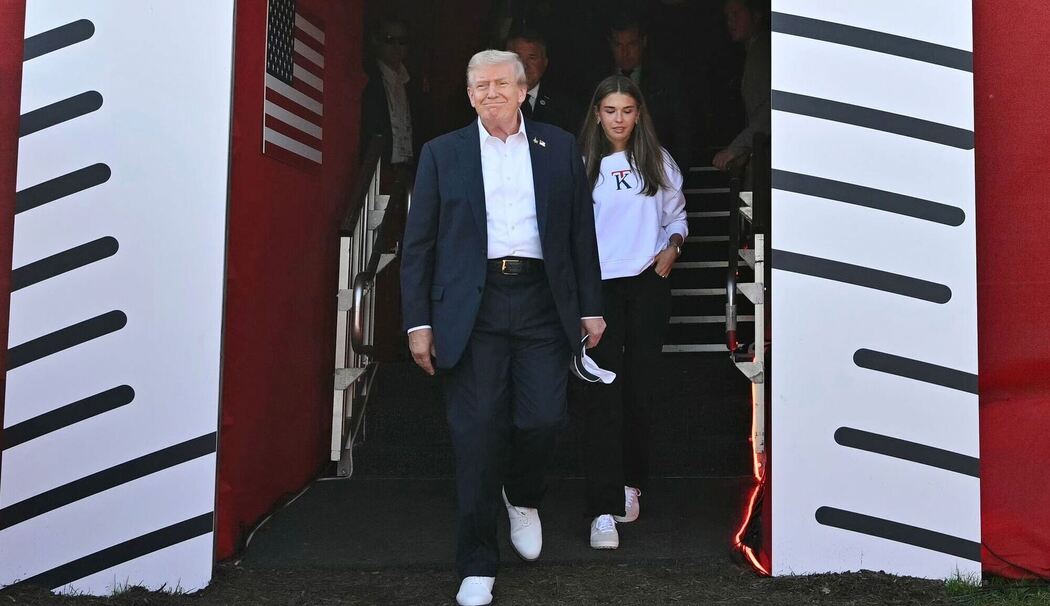 US-Präsident Donald Trump (l) und seine Enkelin Kai Trump