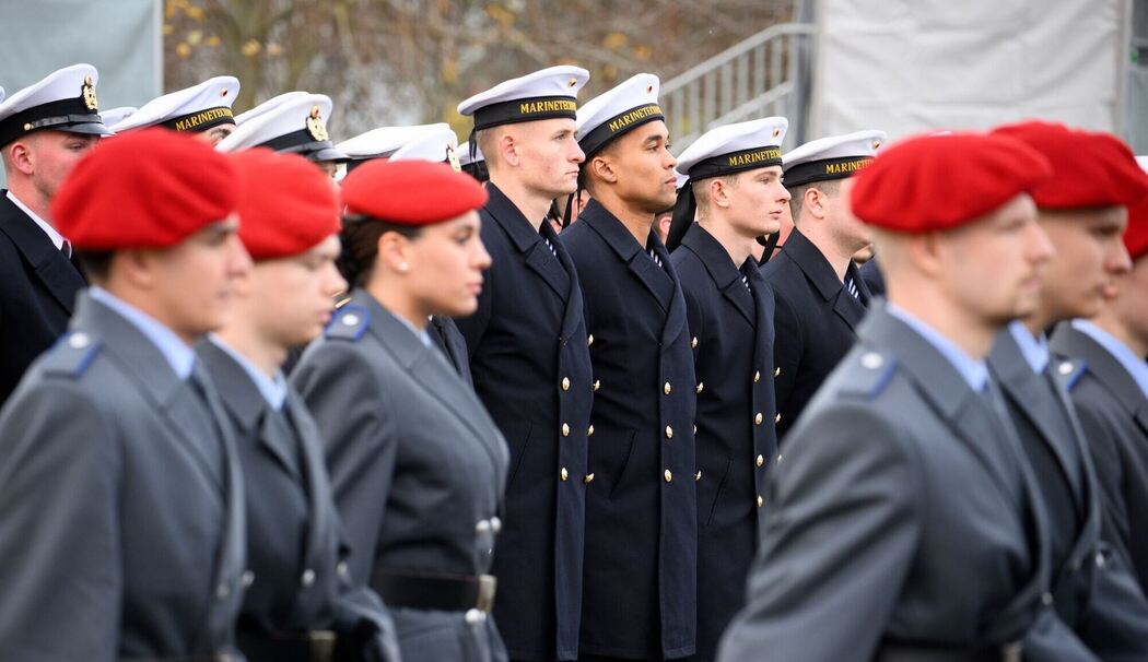 70. Jahrestag der Bundeswehr - Feierliches Gelöbnis 70. Jahrestag der Bundeswehr - Feierliches Gelöbnis