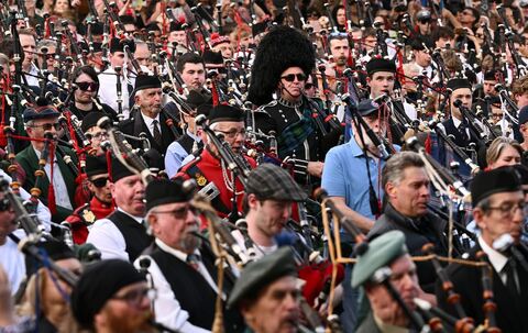 Weltrekordversuch im Dudelsackspielen