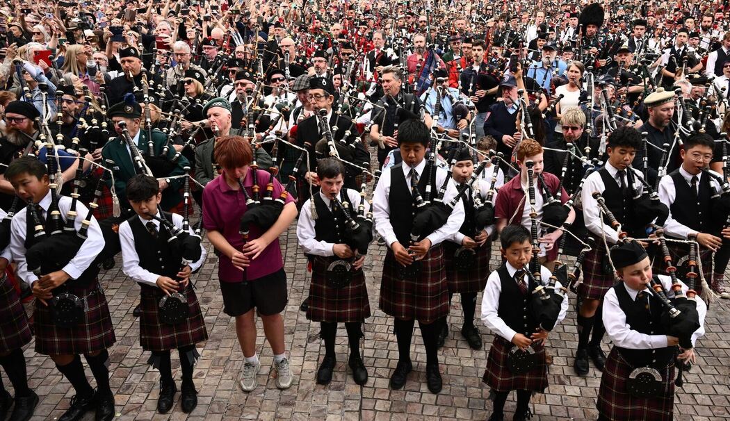 Weltrekordversuch im Dudelsackspielen Weltrekordversuch im Dudelsackspielen