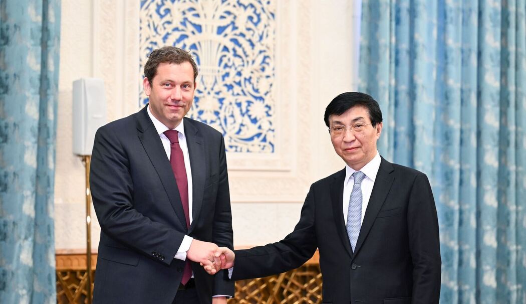 SPD-Chef Klingbeil trifft Nummer Vier in Chinas Machthierarchie SPD-Chef Klingbeil trifft Nummer Vier in Chinas Machthierarchie