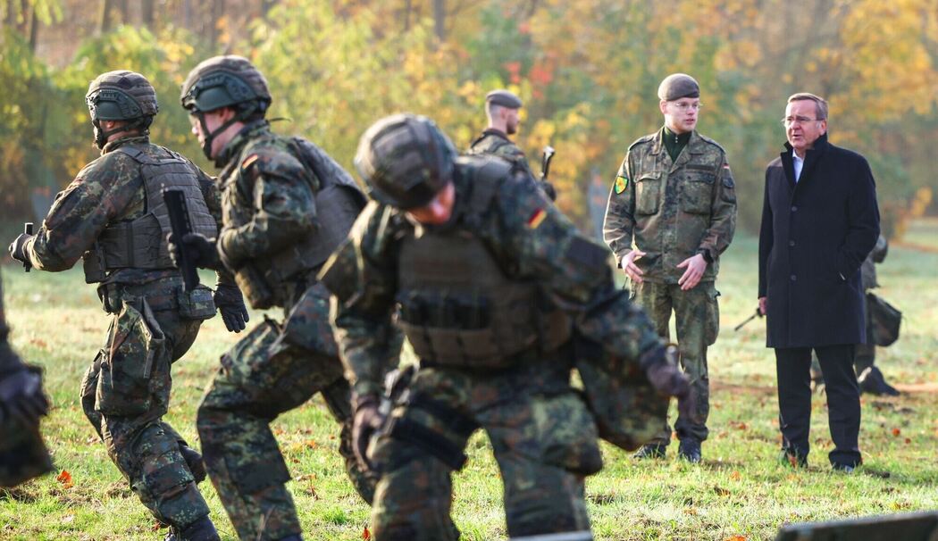 Verteidigungsminister besucht Heimatschutzregiment 2