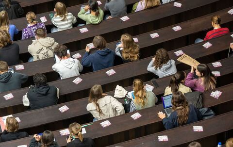 Studierende im Hörsaal