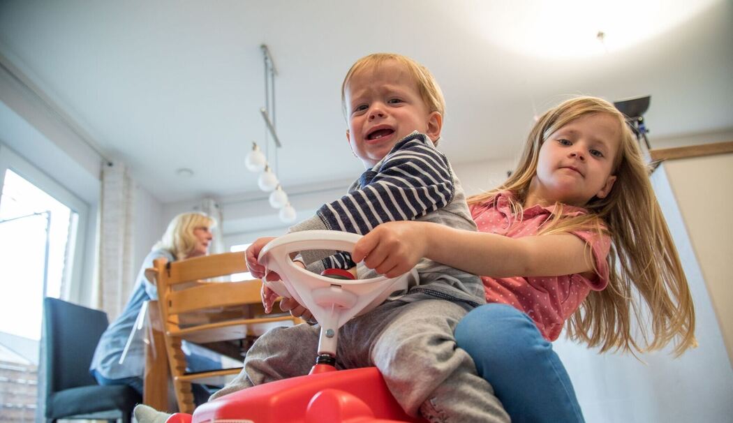 Geschwister streiten sich