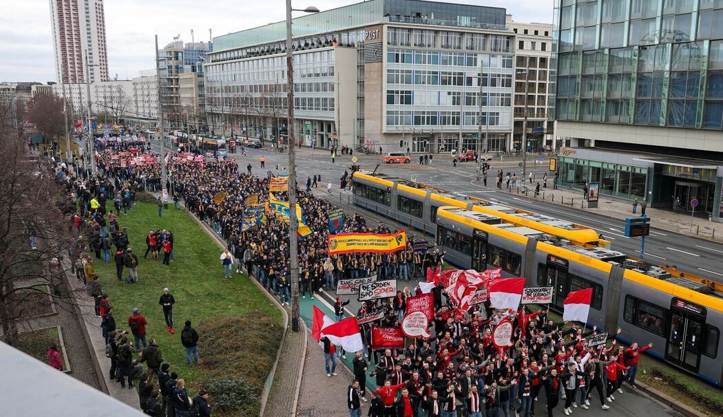 Fußballfanszene demonstriert in Leipzig