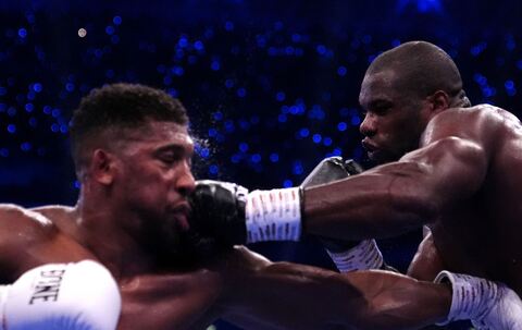 Anthony Joshua (l)