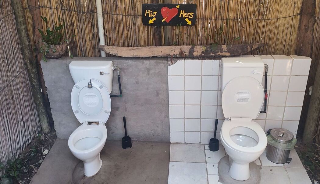 Doppel-Toilette in Namibia