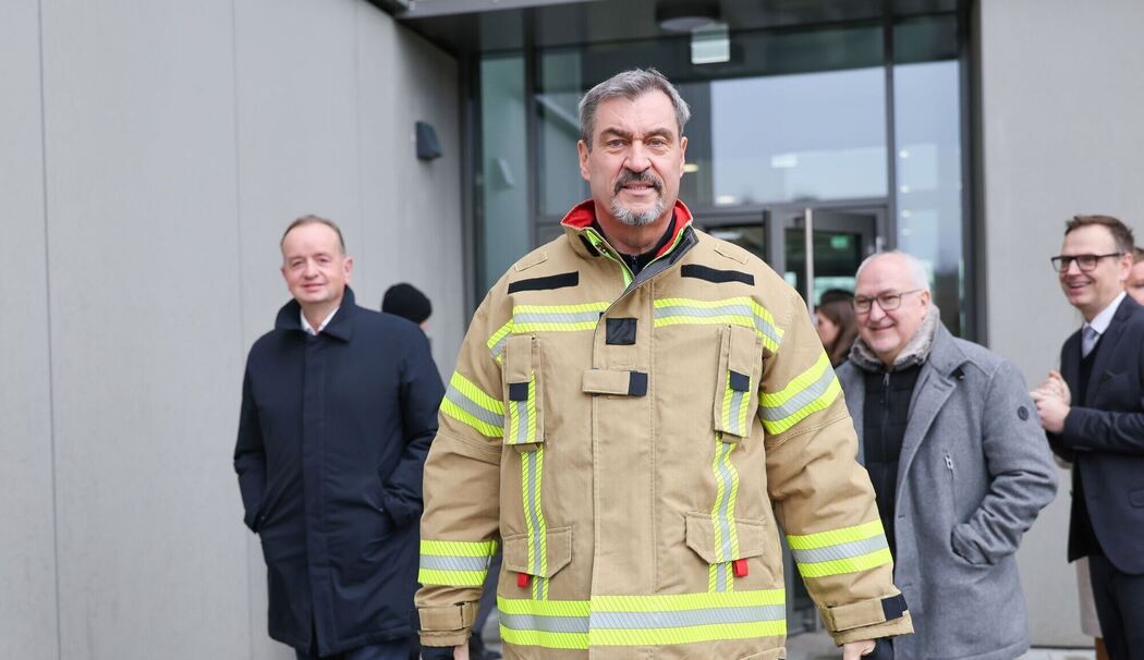 Söder besichtigt neue Integrierte Leitstelle Söder besichtigt neue Integrierte Leitstelle