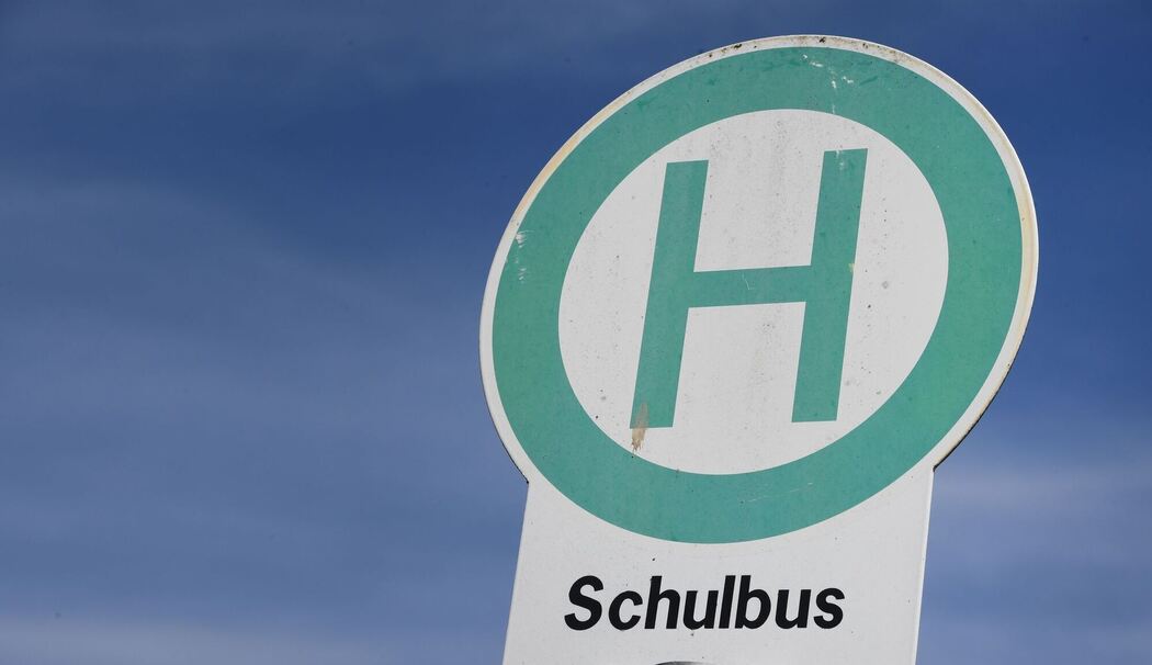 Haltestelle für einen Schulbus Haltestelle für einen Schulbus