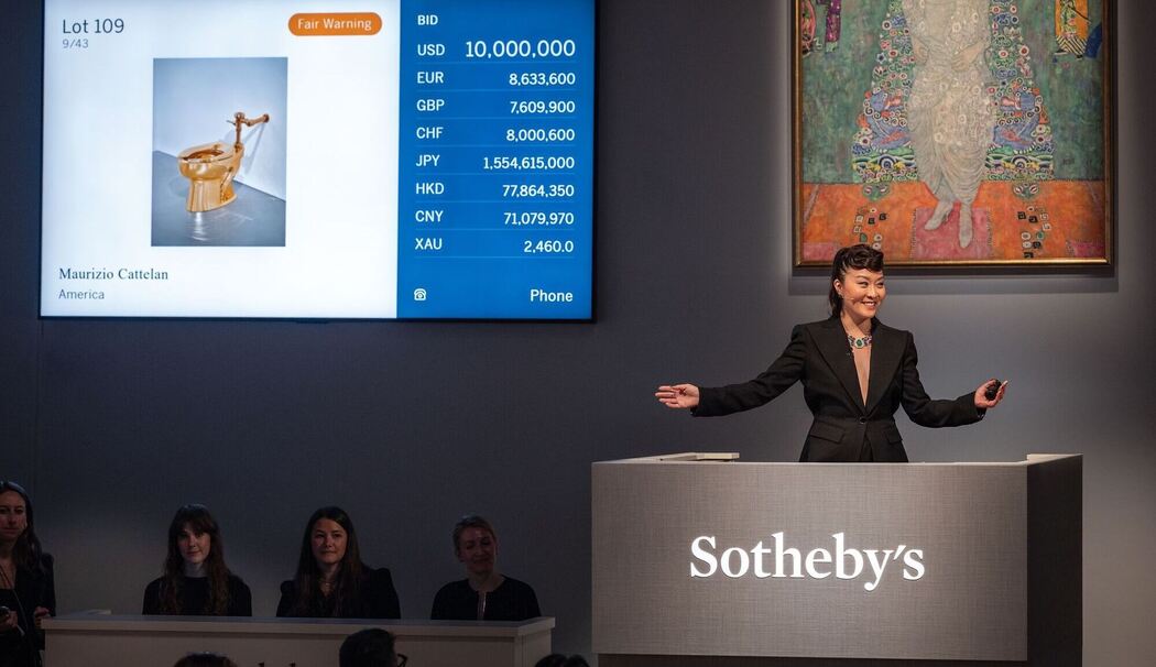 Teures goldenes Klo bei Auktionen in New York versteigert