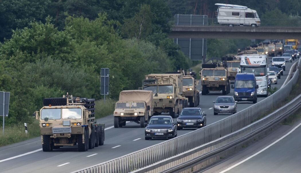 300 US-Militärfahrzeuge rollen über A2 und A33 300 US-Militärfahrzeuge rollen über A2 und A33
