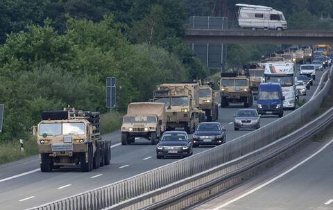 300 US-Militärfahrzeuge rollen über A2 und A33