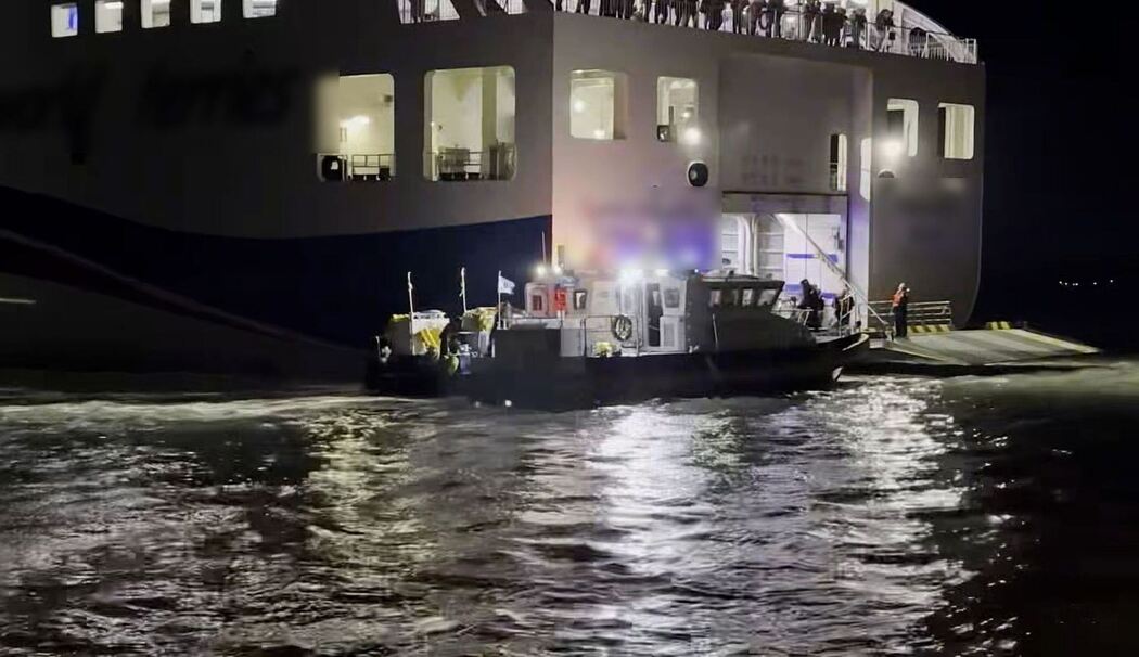 Südkoreanische Fähre auf Grund gelaufen Südkoreanische Fähre auf Grund gelaufen