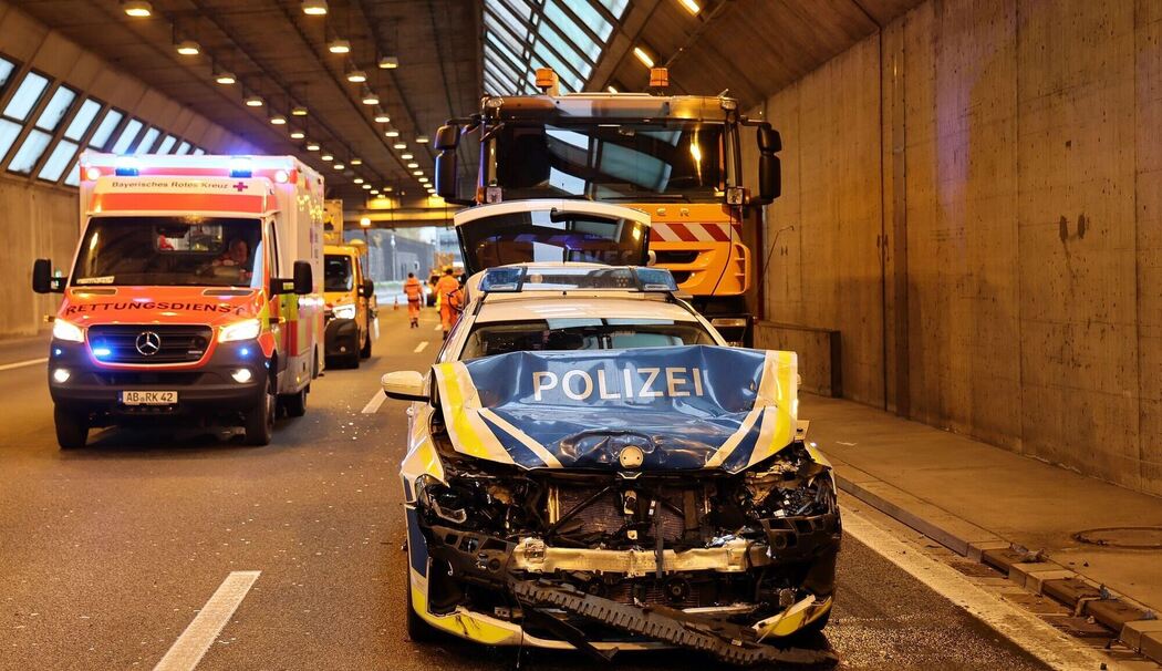 Unfall mit Streifenwagen bei Verfolgungsfahrt auf Autobahn 3