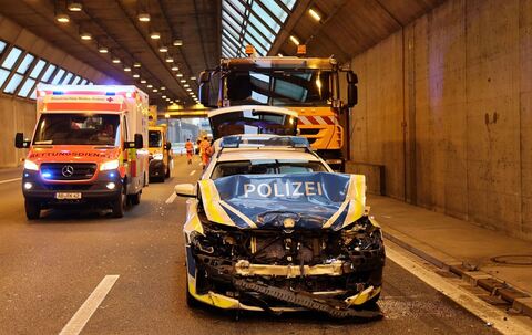 Unfall mit Streifenwagen bei Verfolgungsfahrt auf Autobahn 3
