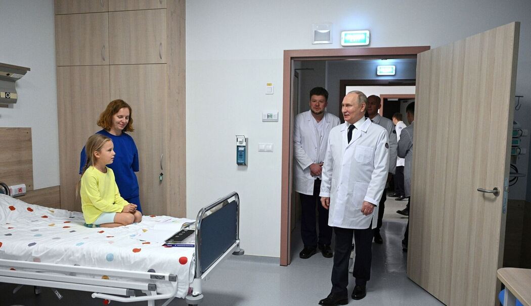 Putin besucht Nationales Medizinisches Forschungszentrum
