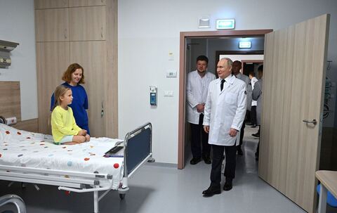 Putin besucht Nationales Medizinisches Forschungszentrum