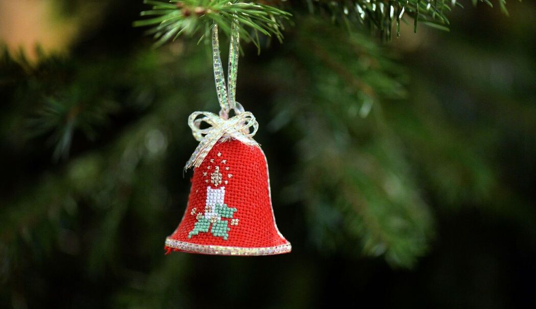 Weihnachtsschmuck im Tannenbaum