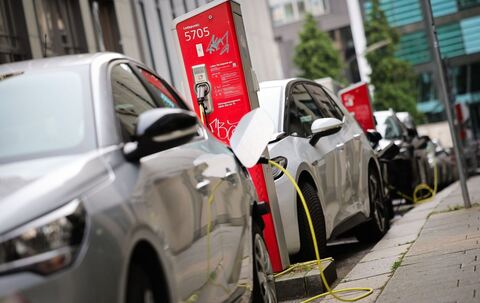 Ladesäule für E-Autos in der Innenstadt von Berlin