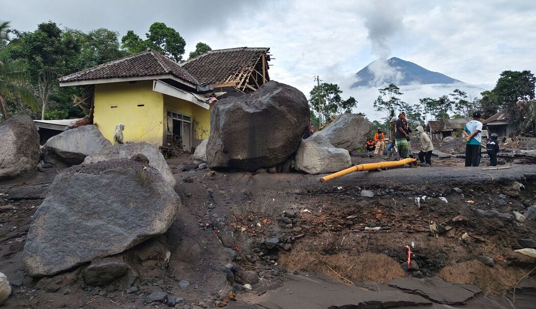 Vulkan Semeru in Indonesien ausgebrochen Vulkan Semeru in Indonesien ausgebrochen