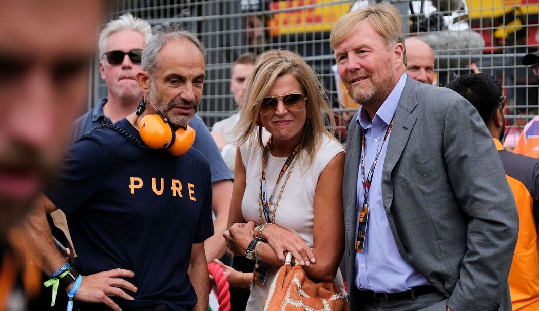 Lando Norris' Vater Adam (l.) in königlicher Gesellschaft Lando Norris' Vater Adam (l.) in königlicher Gesellschaft