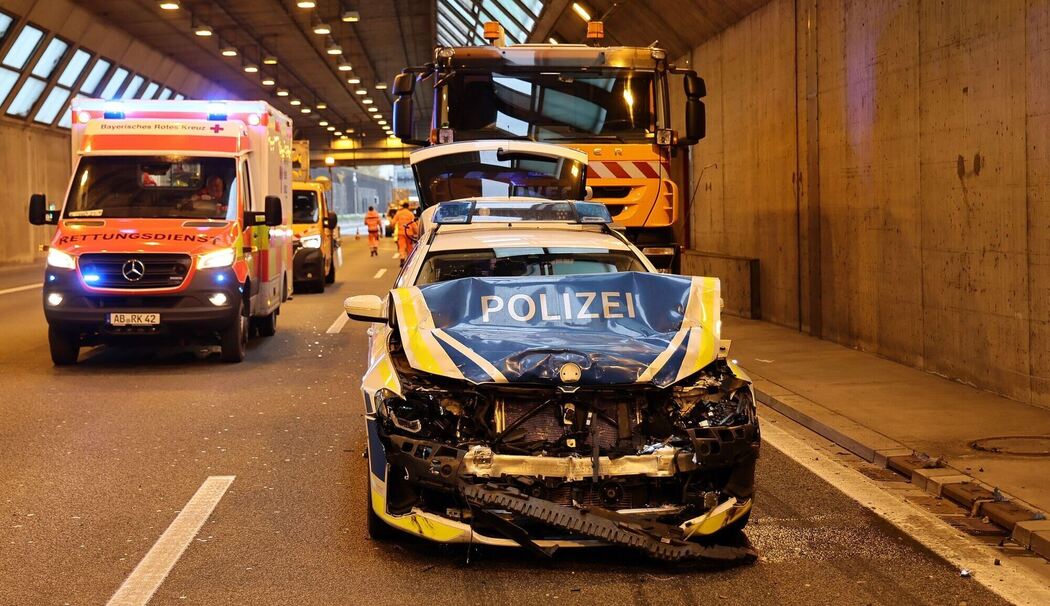 Unfall mit Streifenwagen bei Verfolgungsfahrt auf Autobahn 3