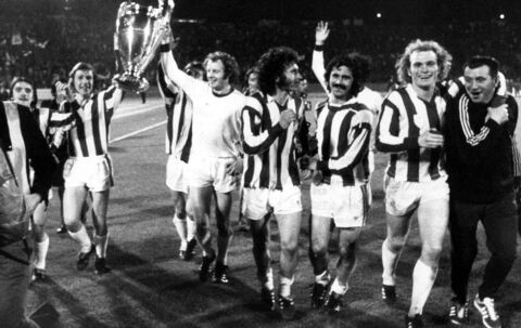 Bayern München mit dem Europapokal 1974