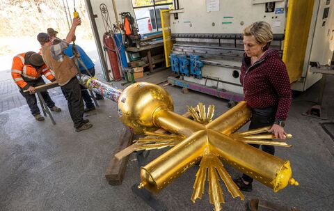 Zugspitz-Gipfelkreuz wird ins Tal geflogen und restauriert