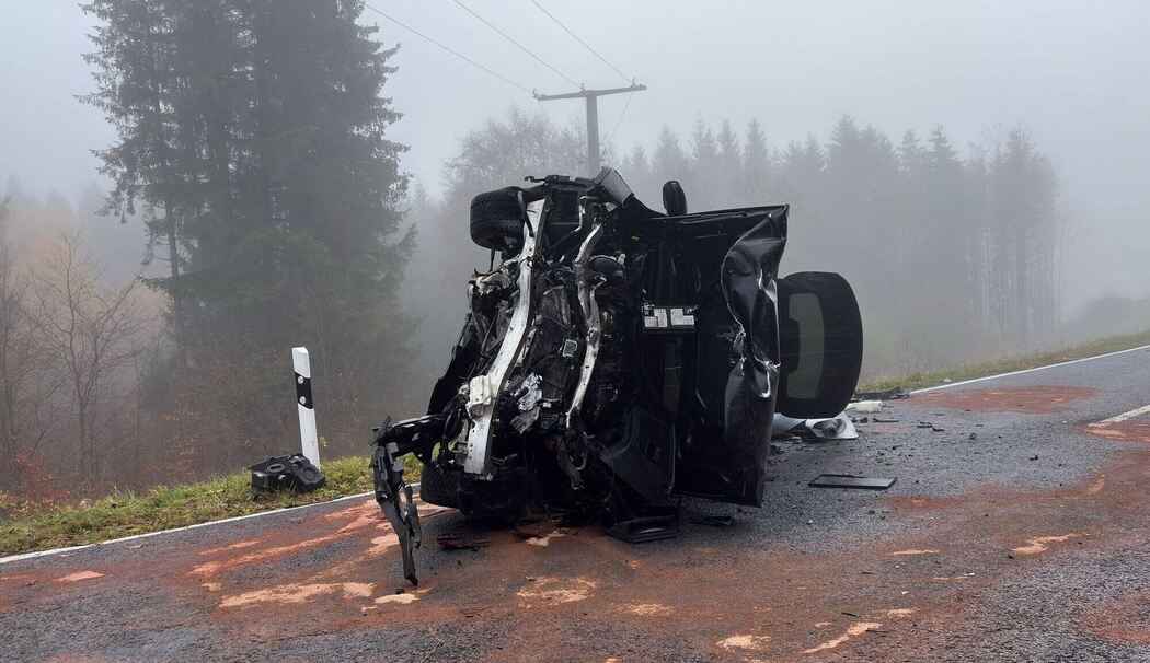 Zwei Tote bei Frontalcrash auf Landstraße