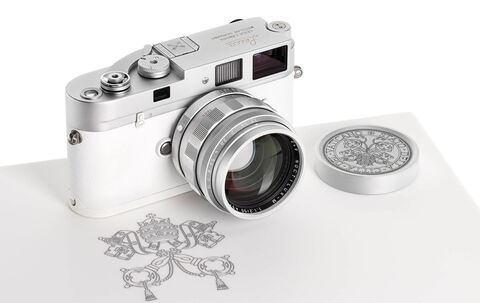 Leica-Kamera aus dem Besitz von Papst Franziskus