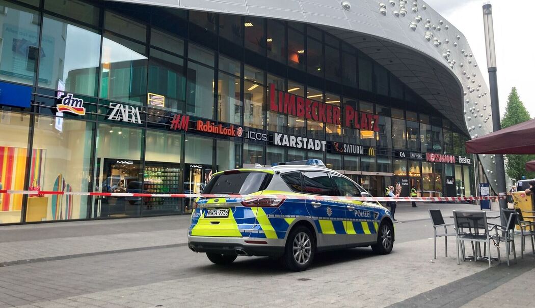 Polizei räumt Einkaufszentrum nach Drohung Polizei räumt Einkaufszentrum nach Drohung