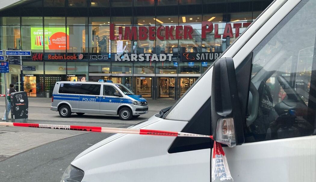 Polizei räumt Einkaufszentrum nach Drohung Polizei räumt Einkaufszentrum nach Drohung