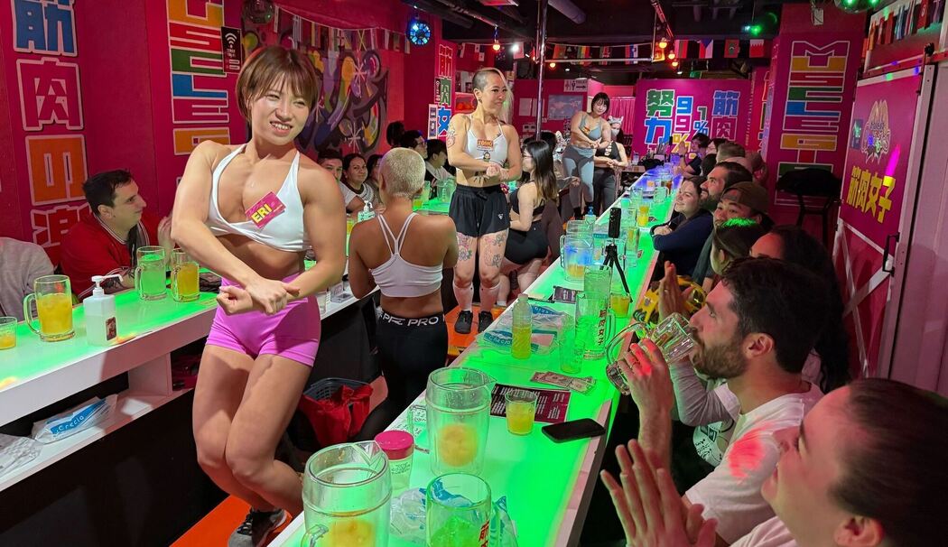 Bar Muscle Girls in Tokio Bar Muscle Girls in Tokio