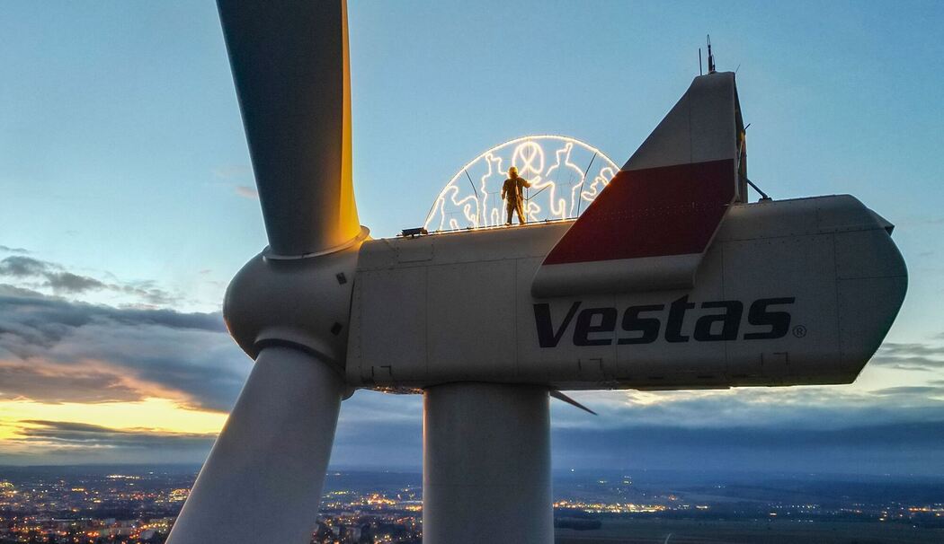 Schwibbogen leuchtet auf Windrad Schwibbogen leuchtet auf Windrad