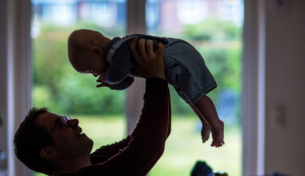 Kindheit bis Alter – Gehirnstruktur durchläuft fünf Phasen