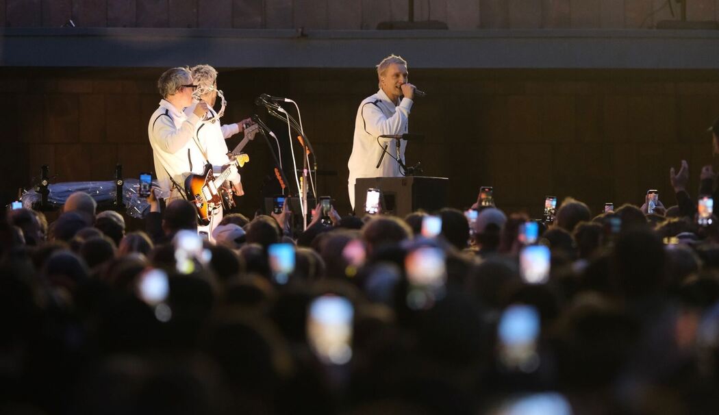 Album «Sterben in Karl-Marx-Stadt» von Kraftklub Album «Sterben in Karl-Marx-Stadt» von Kraftklub