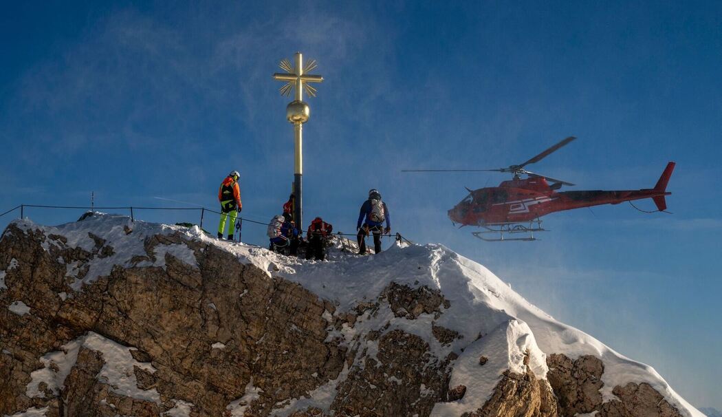 Rücktransport des Zugspitz-Gipfelkreuzes