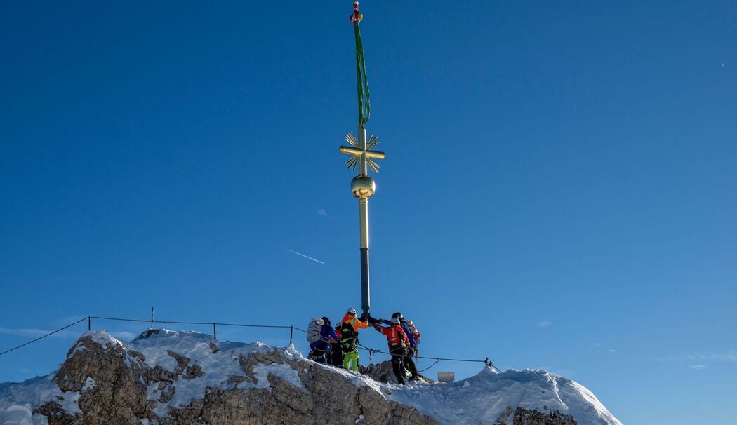 Rücktransport des Zugspitz-Gipfelkreuzes