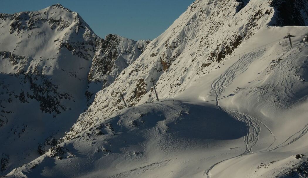 Blick auf das Skigebiet Stubaier Gletscher von der Schaufelspitze