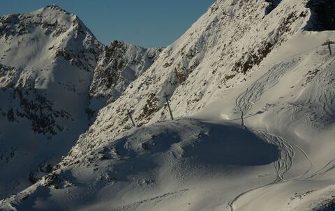 Blick auf das Skigebiet Stubaier Gletscher von der Schaufelspitze
