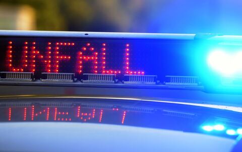 Symbolbild - Polizei sichert Unfallstelle