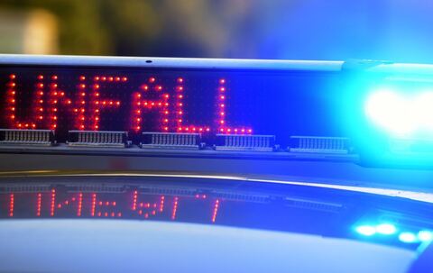 Symbolbild - Polizei sichert Unfallstelle