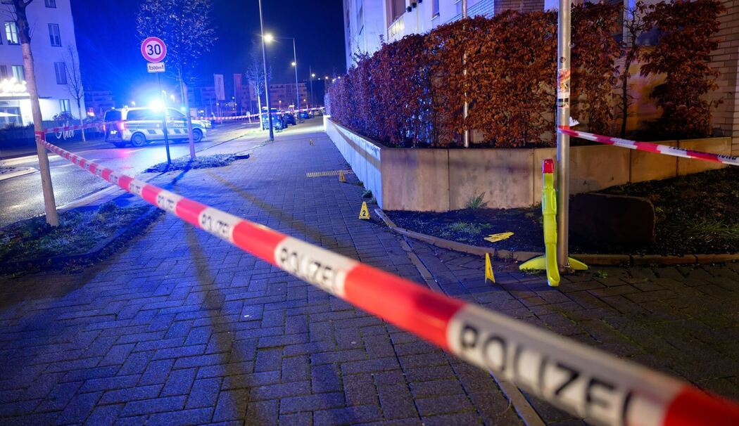Männer nahe Veranstaltungshalle in Köln angeschossen Männer nahe Veranstaltungshalle in Köln angeschossen