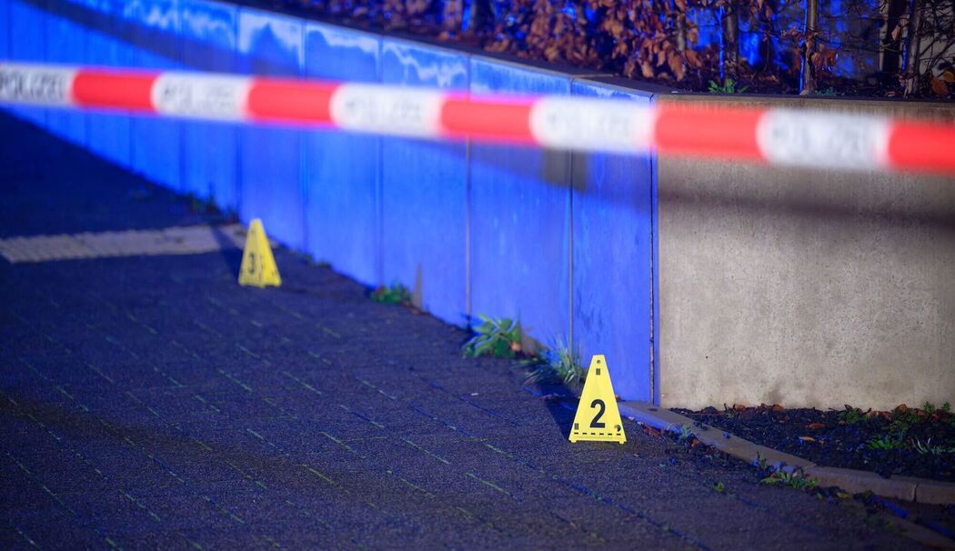 Männer nahe Veranstaltungshalle in Köln angeschossen Männer nahe Veranstaltungshalle in Köln angeschossen